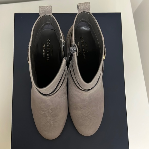 Cole Hann women’s grey Hinckley leather bootie in ironstone nubuck - Picture 4 of 6